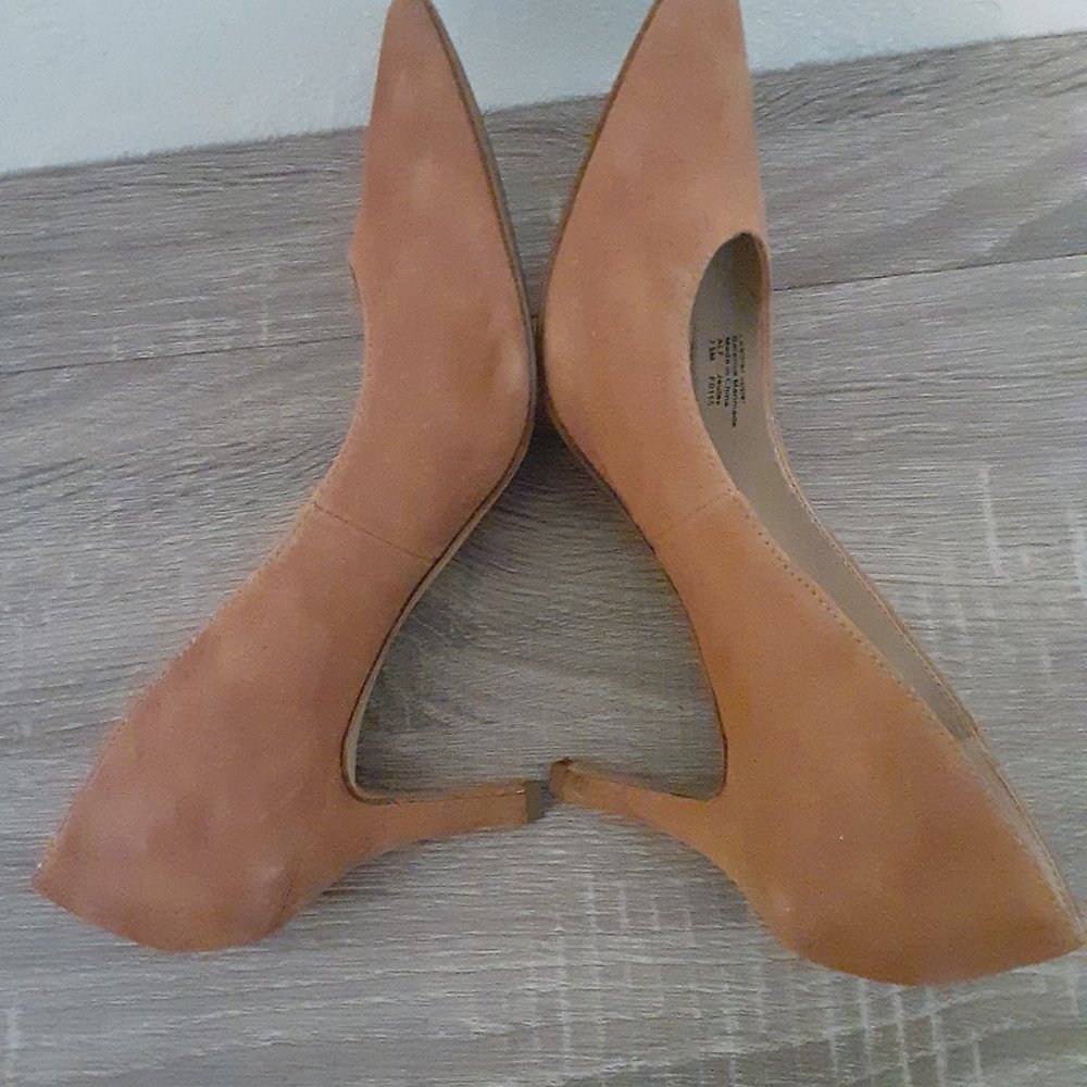ALFANI STEP 'N FLEX TAN SUEDE HEELS SIZE 7 1/2 WITH 3 INCH HEEL - Picture 2 of 11